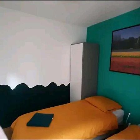 Nicole, Not For Parties, Not A Hotel, Room With Shared Bathroom, No Kitchen Amsterdam Exterior photo