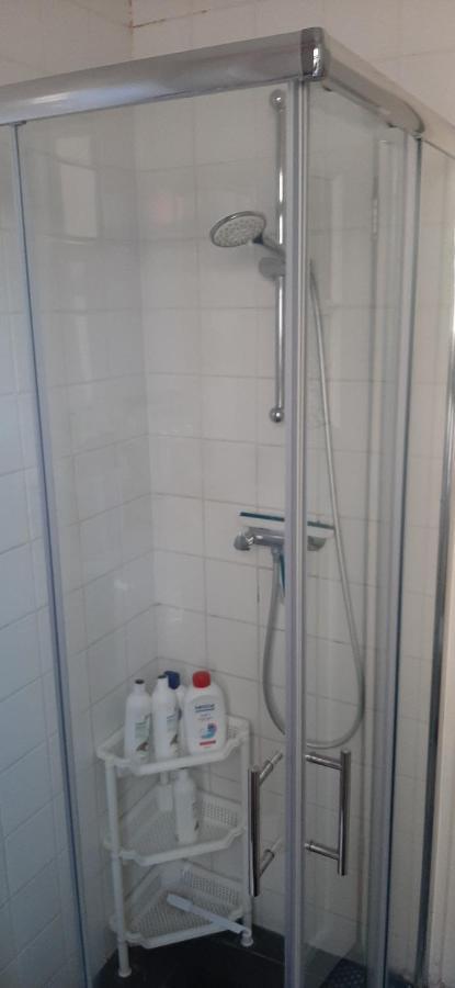 Nicole, Not For Parties, Not A Hotel, Room With Shared Bathroom, No Kitchen Amsterdam Exterior photo